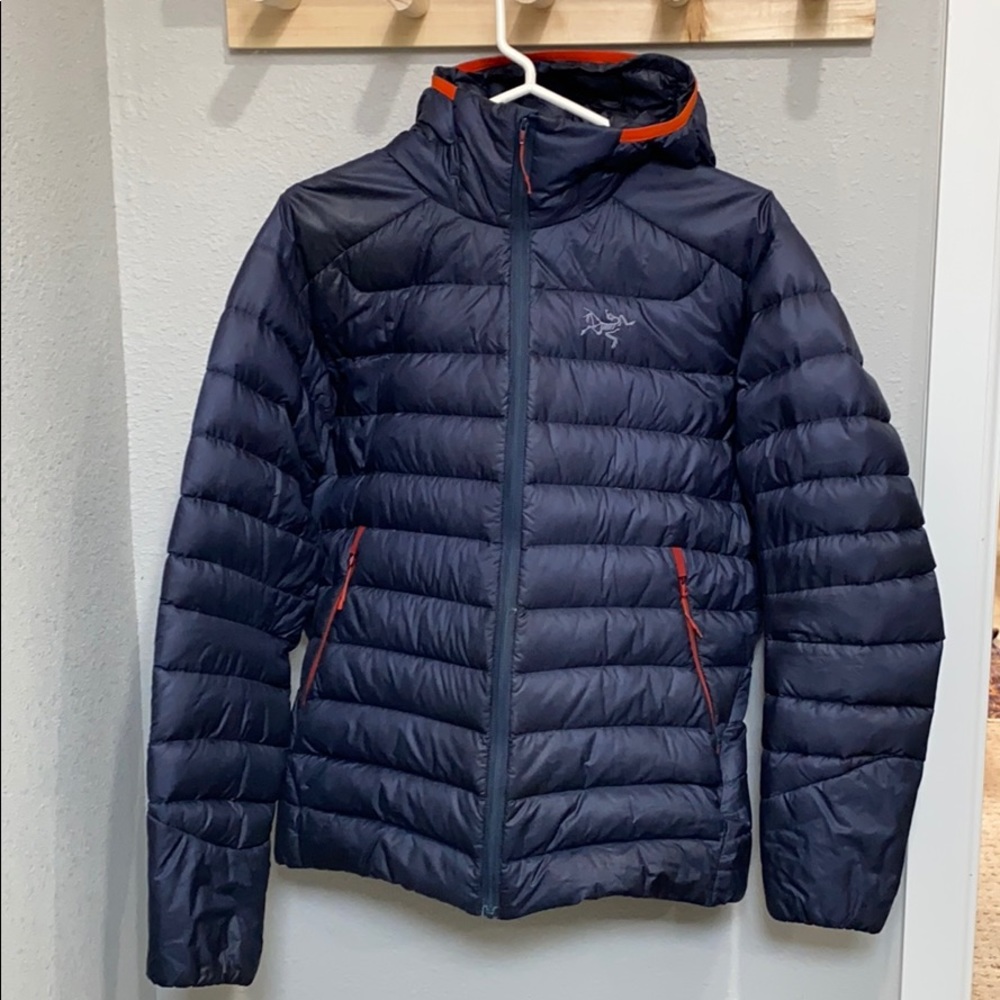 Arc’teryx Cerium LT Hoody in Small Navy